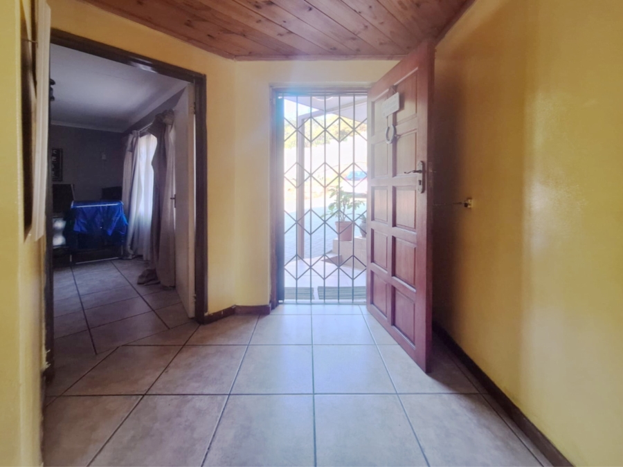 6 Bedroom Property for Sale in Meerhof North West